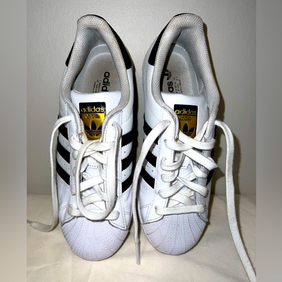 Men’s Adidas Superstar - Picture 3 of 7